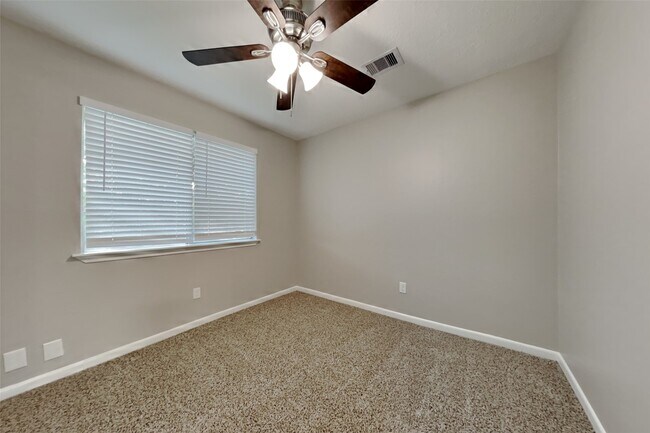 Building Photo - 4715 Brooklawn Dr