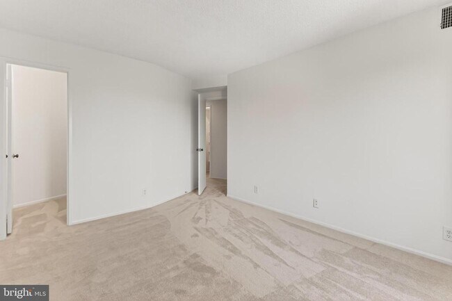 Building Photo - 5903 Mt Eagle Dr