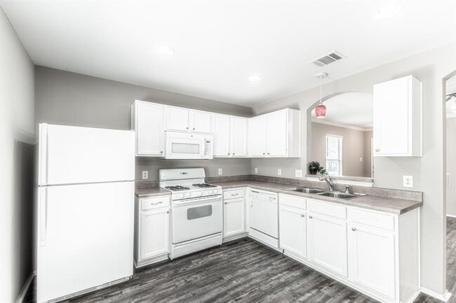 Building Photo - 180 Onyx Lake Dr