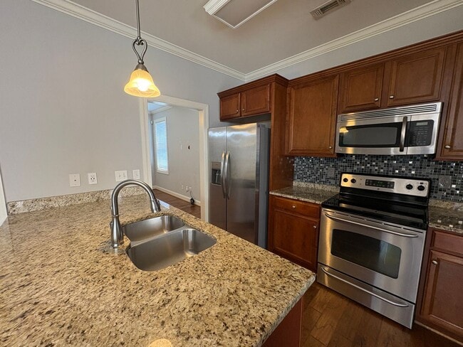 Building Photo - Downtown Greenville Gem – Walk to Dining, Shopping & Entertainment!