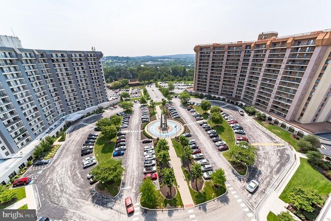 Building Photo - 20722 Valley Forge Cir