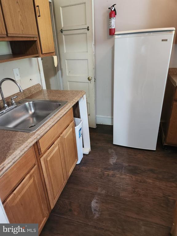 Building Photo - 810 Rundale Ave