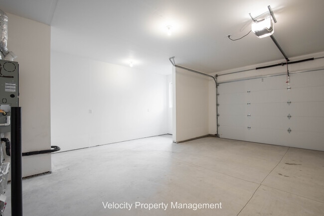 Building Photo - Beautiful Home in the Lovely Bridges Neighborhood.