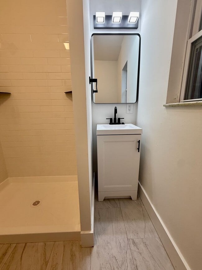 Building Photo - Just RENOVATED open floorplan 3 BED/1 BA HOME w/ WASHER/DRYER & large PATIO on Great Block in Sou...