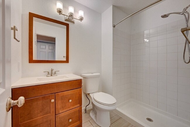 Building Photo - $1,995 - 2 Bed, 2 Bath Lofted Townhome in ...