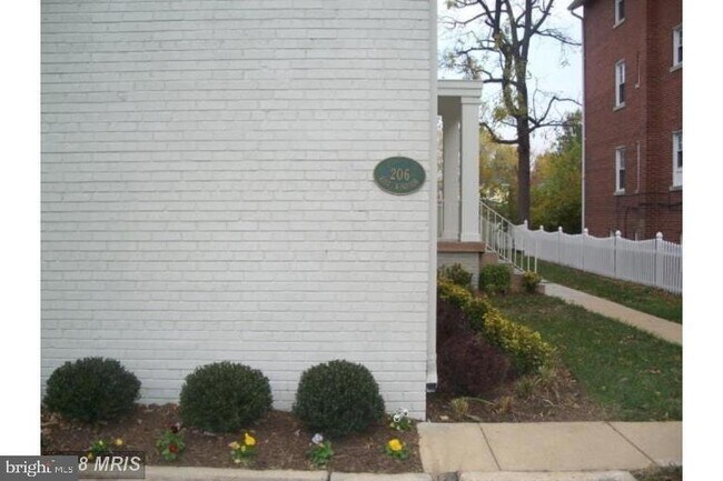 Building Photo - 206 E Windsor Ave