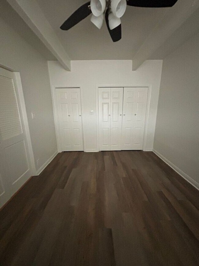 Building Photo - Clean 2 Bedroom / 1 Bathroom Condo Near Stockdale Hwy & Real Rd.