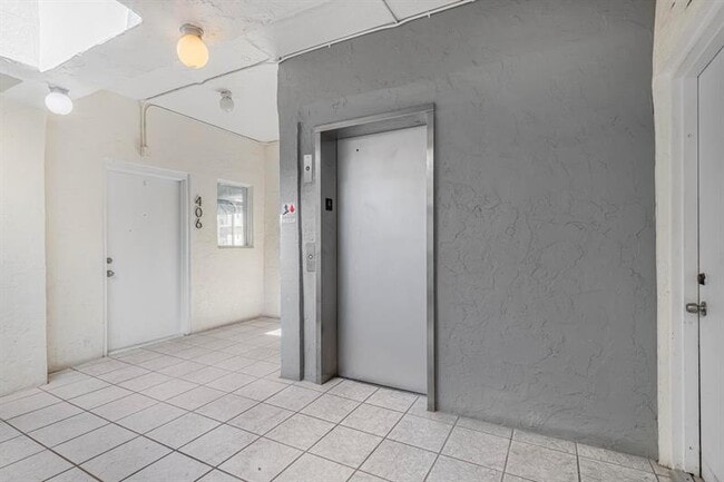 Building Photo - 1960 Marseille Dr