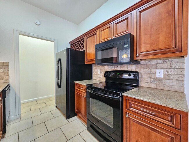 Building Photo - AVAILABLE NOW!