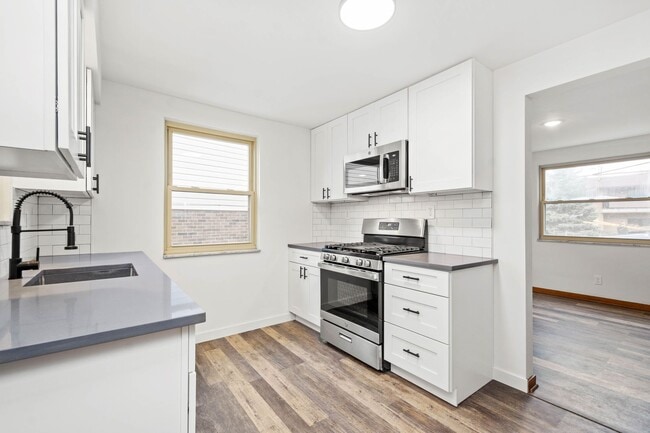 Building Photo - AVAILABLE MID-MARCH! Don’t miss this STUNNING 3 BEDROOM BRICK HOME LOCATED IN WEST VIEW!