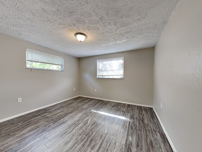 Building Photo - 7431 San Moritz Dr