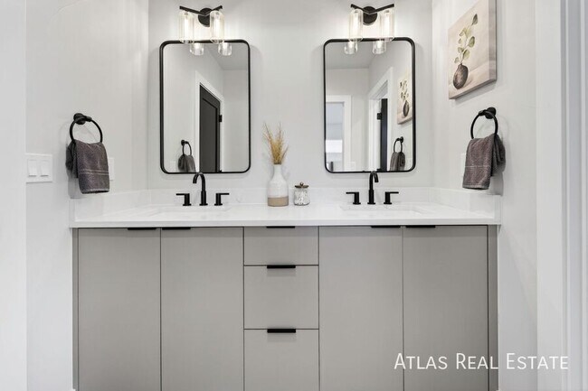 Building Photo - 830 Cherry St