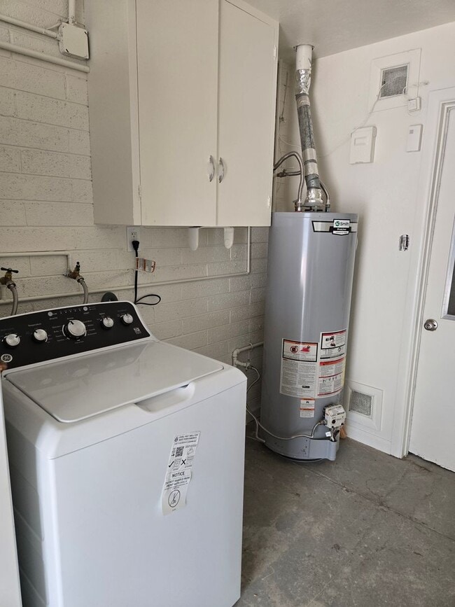 Building Photo - 2 Bedroom, 2 Bath Home.  SECTION 8 ACCEPTED!