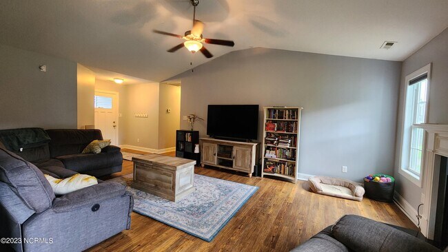 Building Photo - 119 Peytons Ridge Dr