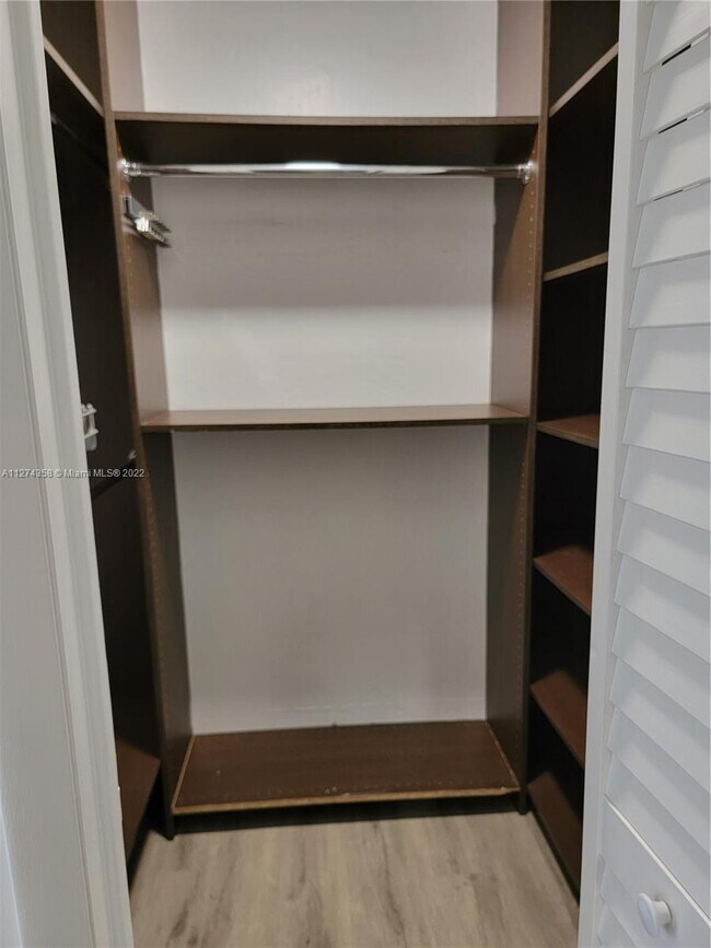 Building Photo - 1351 NE 191st St