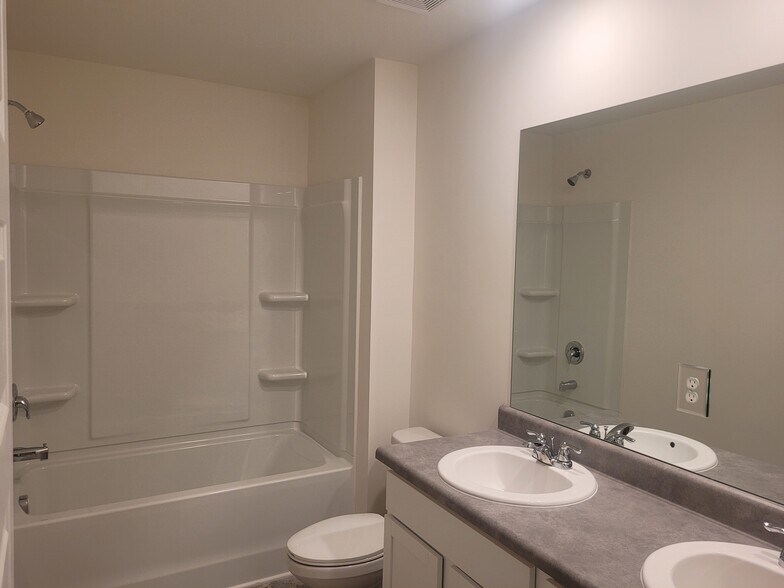 Building Photo - 2021 Vidalia Ct
