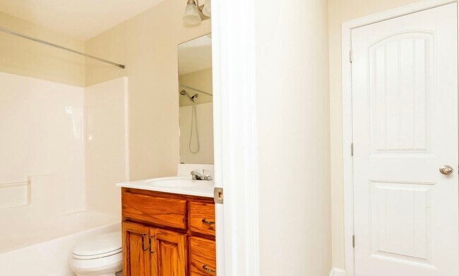 Building Photo - 15 Goldenrod Dr