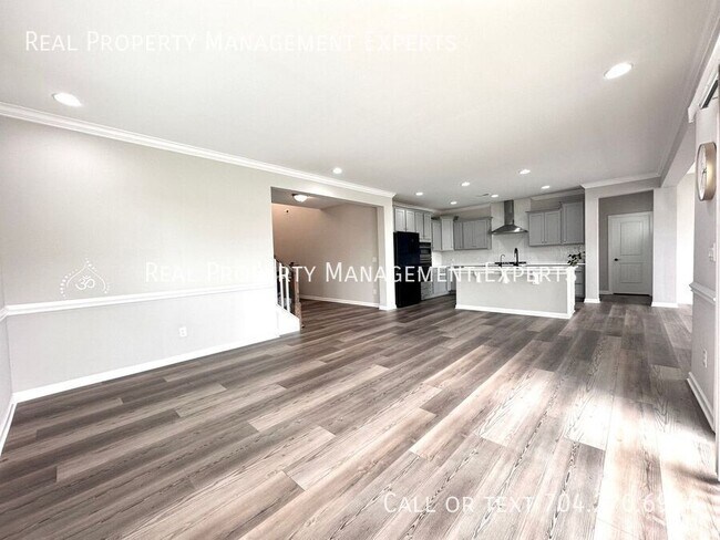 Building Photo - 6511 Wildbrook Dr