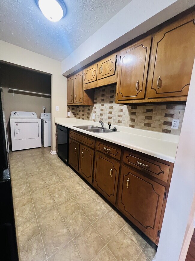 Building Photo - 3854-D Northeast Dr. Clarksville, TN 37040