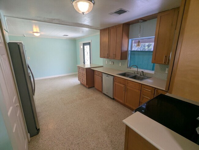 Building Photo - 1521 Normandy Way