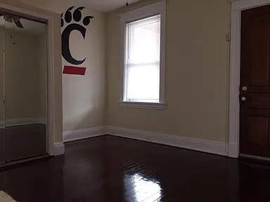 Building Photo - 2357 Stratford Ave