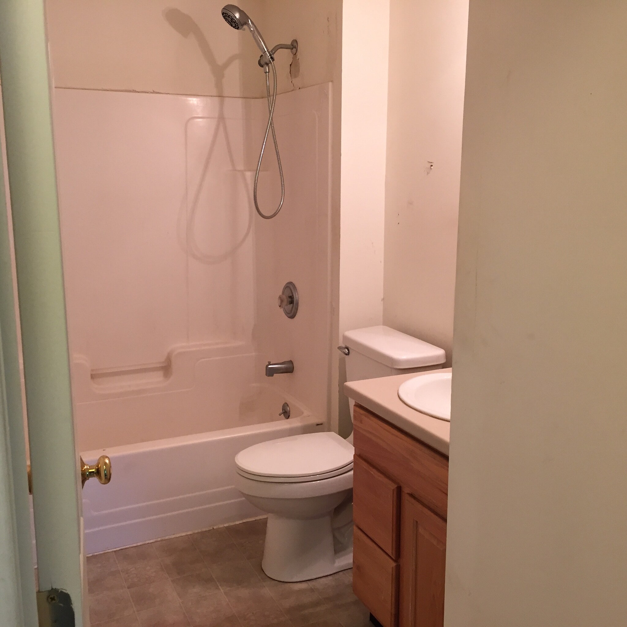 Full bath - 1175 Mere Point Rd