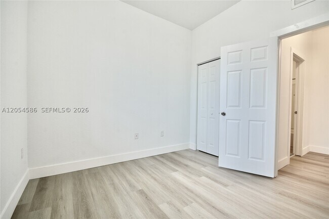 Building Photo - 10870 NW 88th St
