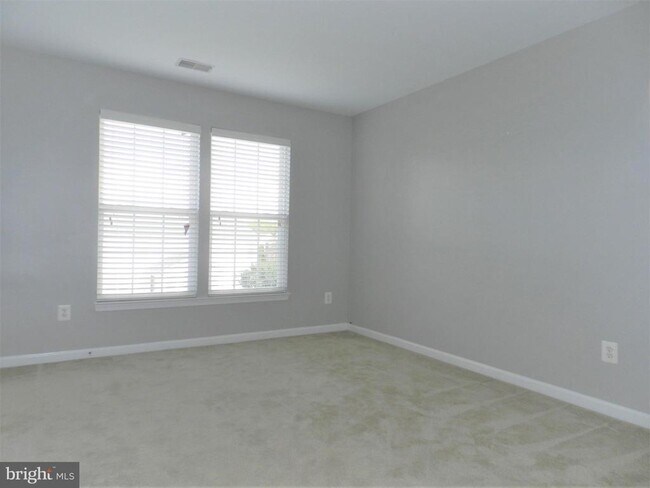 Building Photo - 5203 Linden Dr