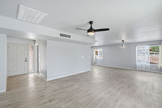 Building Photo - Spacious 3BR/2BA Tucson Retreat with 2-Car Garage & Expansive Patio