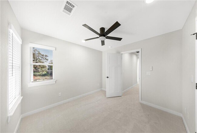 Building Photo - 601 Cosmos St
