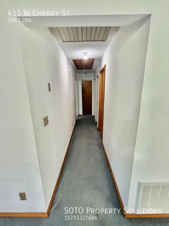 Building Photo - 411 W Cherry St