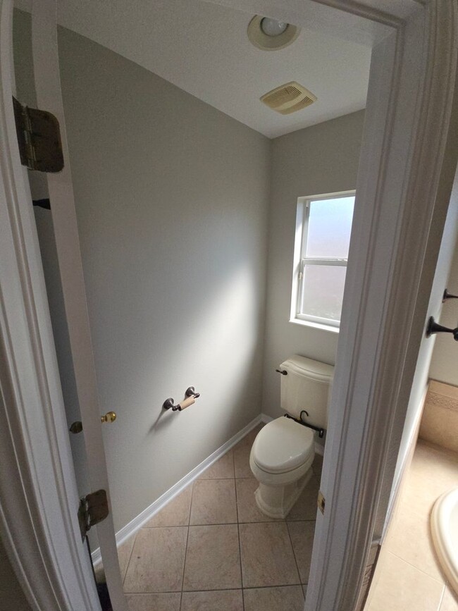 Building Photo - Newly Renovated 4/3 w/pool