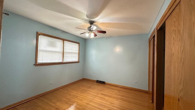 Building Photo - 4819 W Winnemac Ave