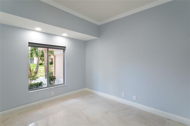 Building Photo - 15683 Cypress Park Dr