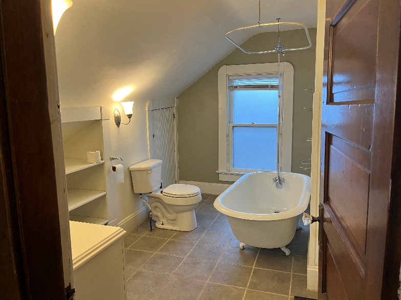 Building Photo - 2310 E 12th St