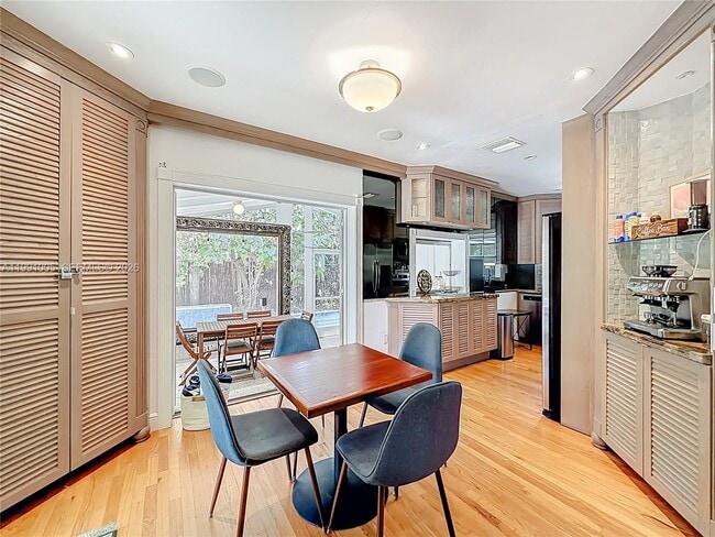 Building Photo - 1419 NE 4th Ct