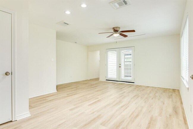 Building Photo - 408 Gardenia St