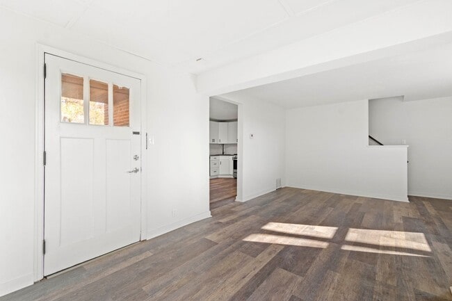 Building Photo - AVAILABLE JULY 1ST! ABSOLUTELY GORGEOUS & RENOVATED 2 bedroom in CASTLE SHANNON!