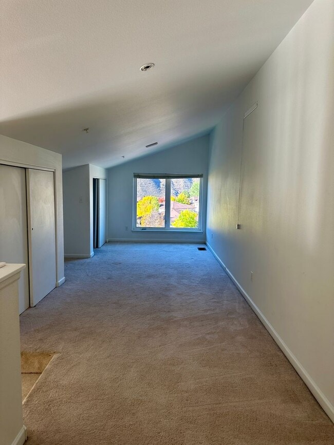 Building Photo - 3 Bedroom 2 Bath Condo in New Castle