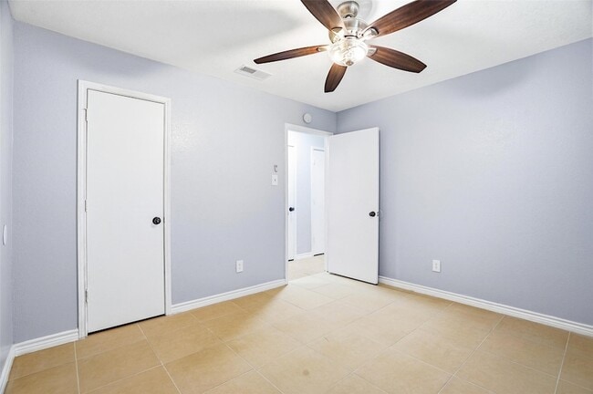 Building Photo - 416 Colonial Pl