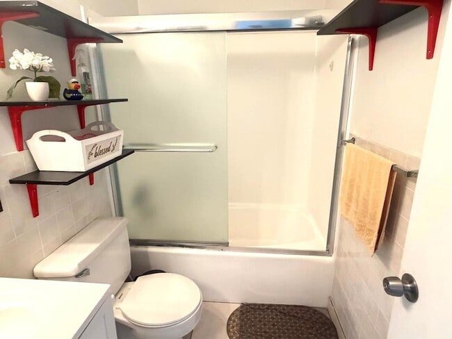 Building Photo - 406 Lakeside Dr