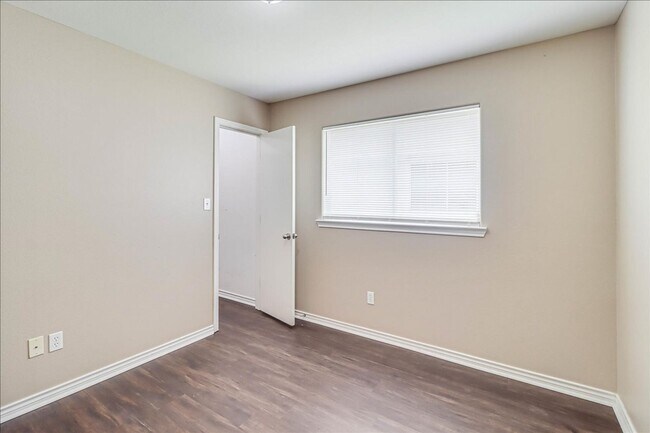 Building Photo - 2317 Tropical Wind Dr