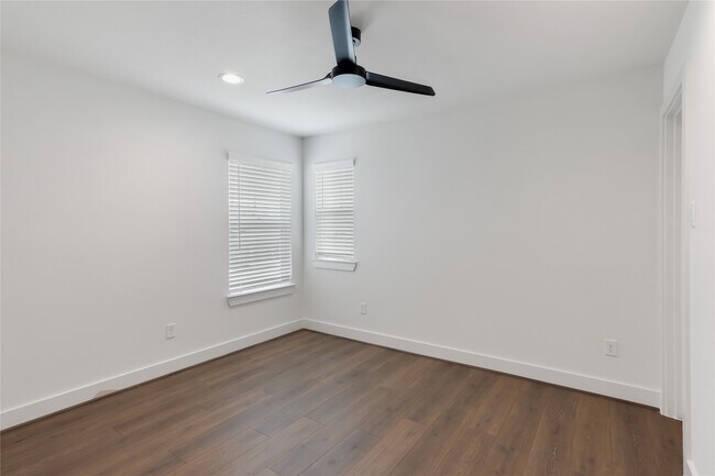 Building Photo - 2761 Sunny Briar Dr