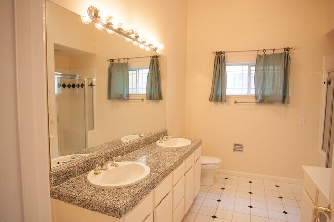 Building Photo - Coming Soon! Conveniently Located Townhome...