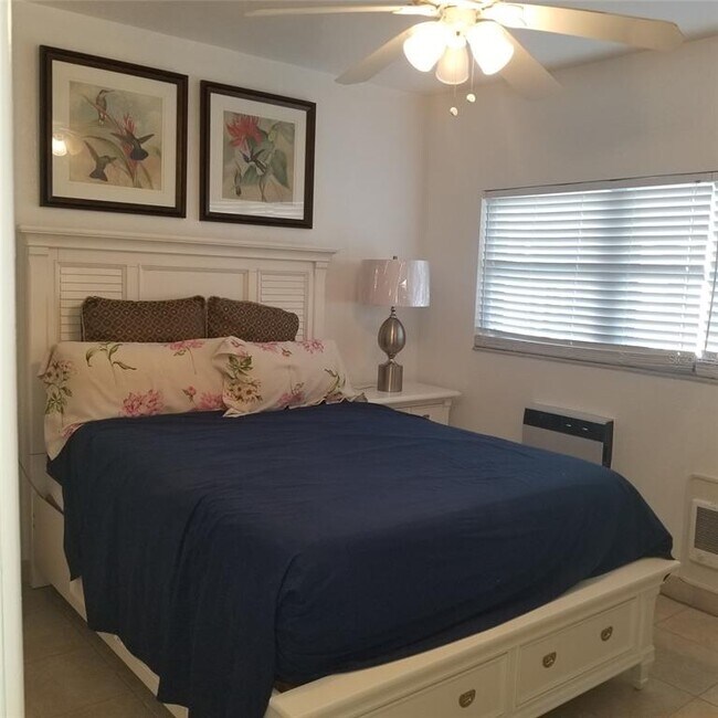 Building Photo - 7050 Sunset Way