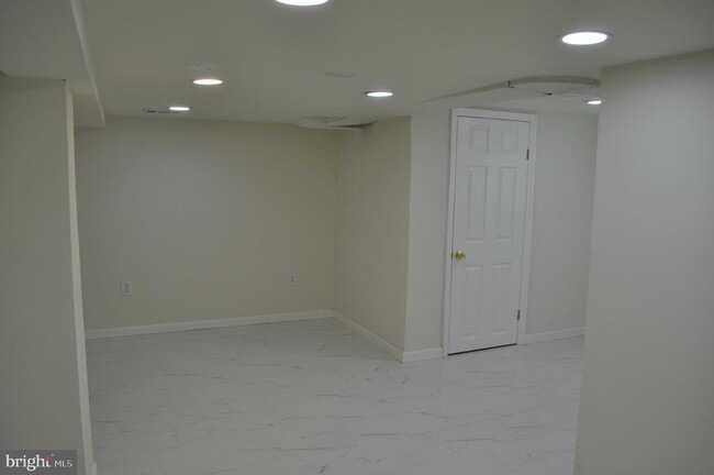 Building Photo - 4302 Locust Ln