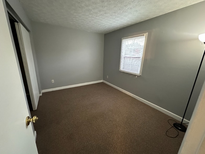 Building Photo - 1392 Summit St