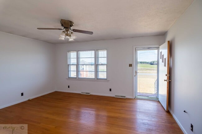 Building Photo - PRINCETON Brick Ranch w/ 3 BR | 1.5 BA  *Lawn Care Included*