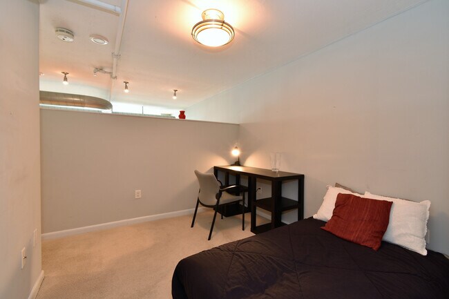 Building Photo - Incredible 11th Floor 2BR/2BA Condo Blocks from the Metro in Vibrant Mount Vernon Triangle!