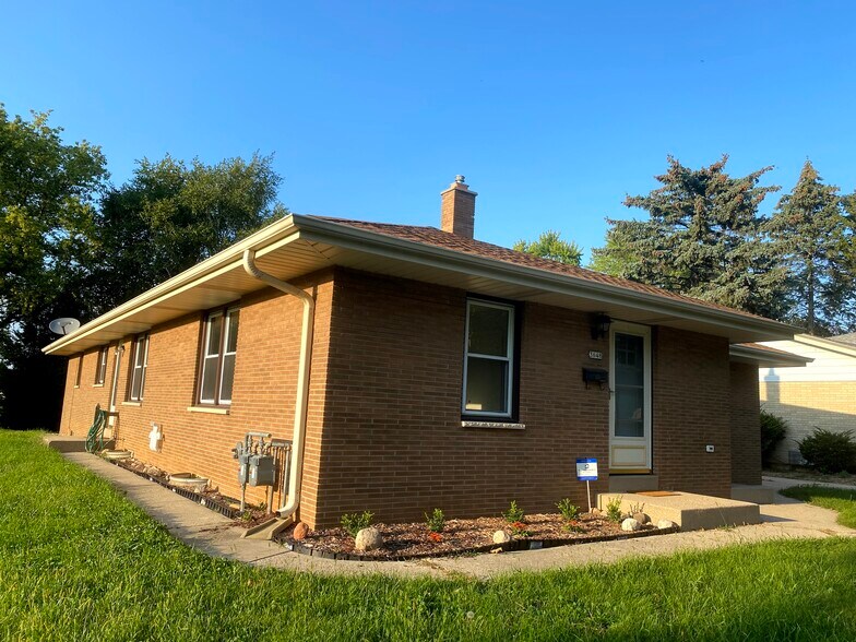 Building Photo - 3648 E Tesch Ave